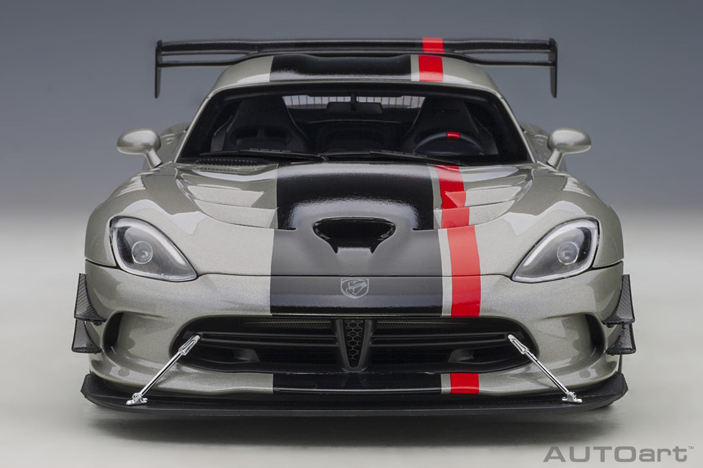 1:18 Dodge Viper ACR - 2017 - Billet Silver Metallic w/Black Stripes - AUTOart - 71733