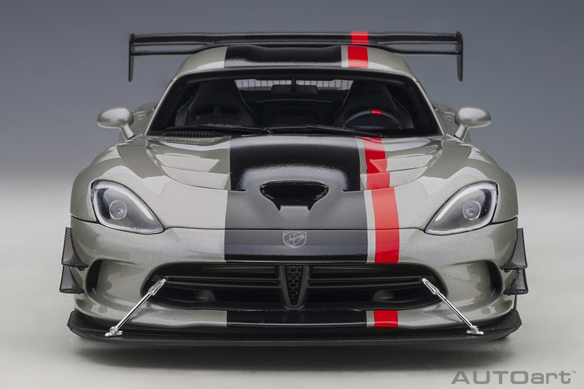 1:18 Dodge Viper ACR - 2017 - Billet Silver Metallic w/Black Stripes - AUTOart - 71733