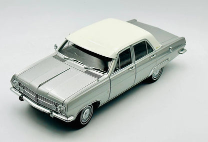 1:18 Holden HR Premier Sedan - Saturn Silver - AUTOart - 72446