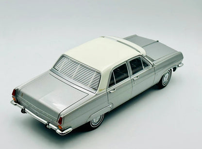 1:18 Holden HR Premier Sedan - Saturn Silver - AUTOart - 72446