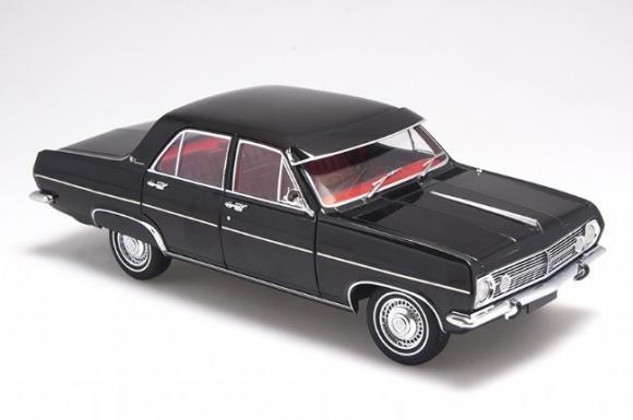 1:18 Holden HR Premier Sedan - Warrigal Black - AUTOart - 72447