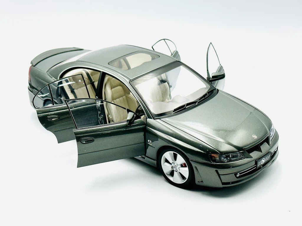 1:18 Holden HSV Y Series Senator Signature - Turbine Grey - AUTOart - 72521