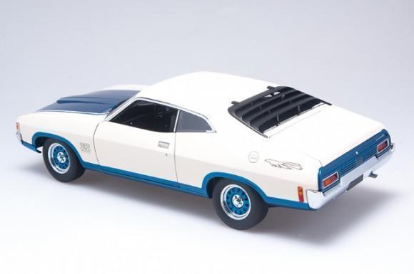 1:18 Ford XA Falcon Superbird - Polar White/Cosmic Blue - AUTOart - 72728