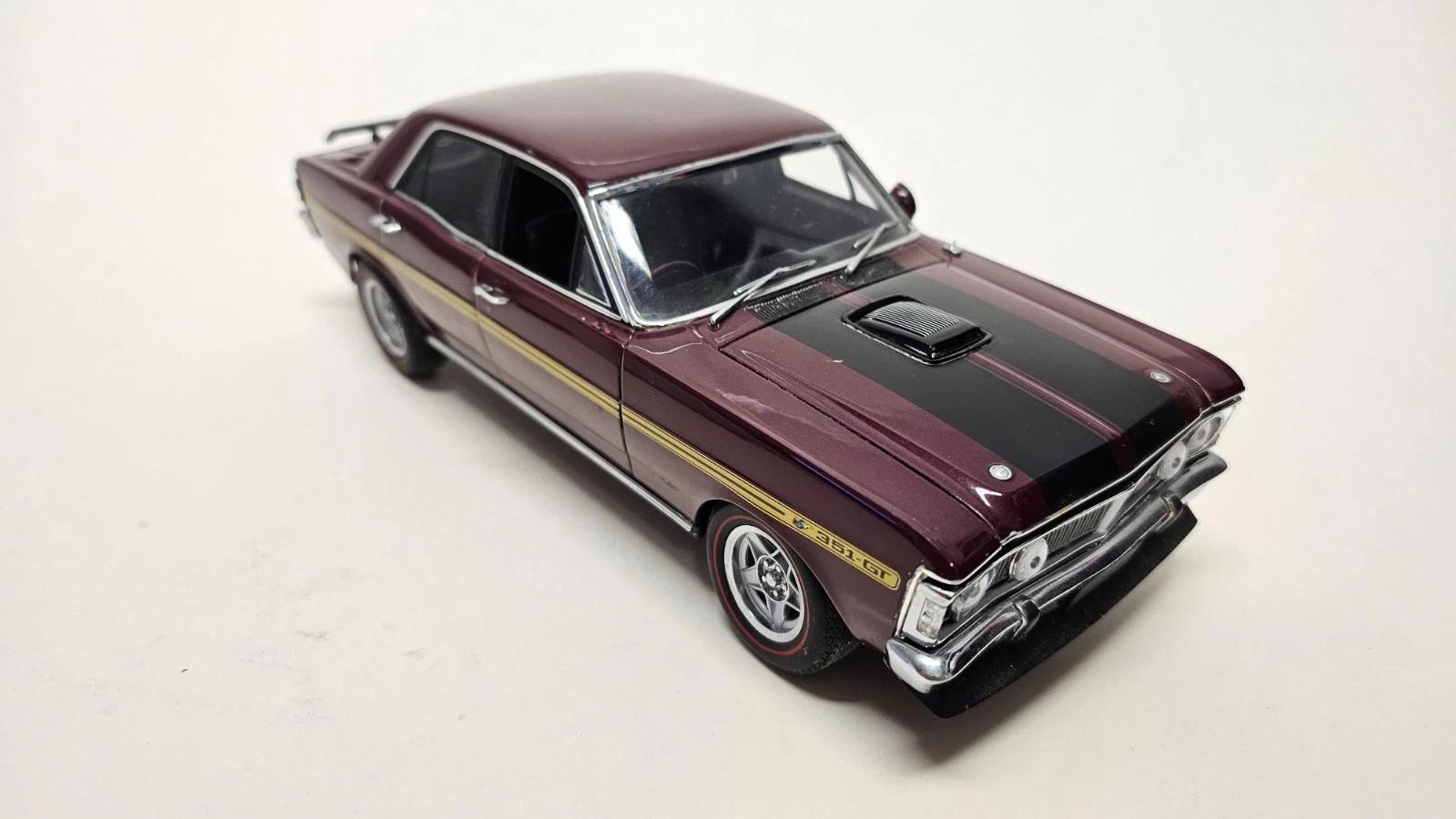 1:18 Ford XY Falcon GTHO Phase III - Vintage Burgundy/Gold Side Stripes - AUTOart - 72766