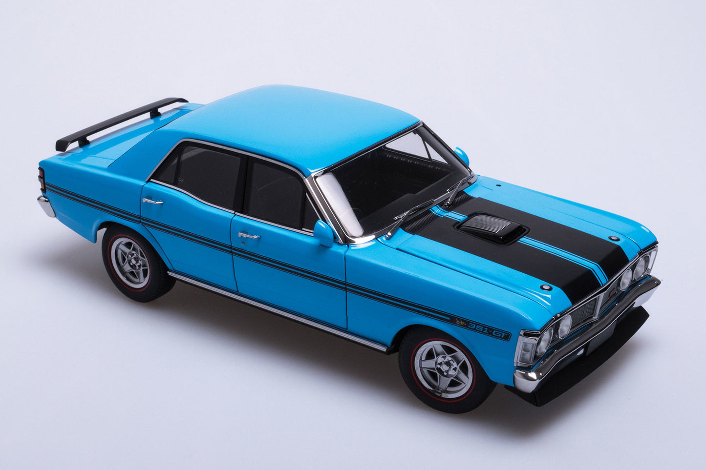 1:18 Ford XY Falcon GTHO - True Blue - AUTOart - 72779