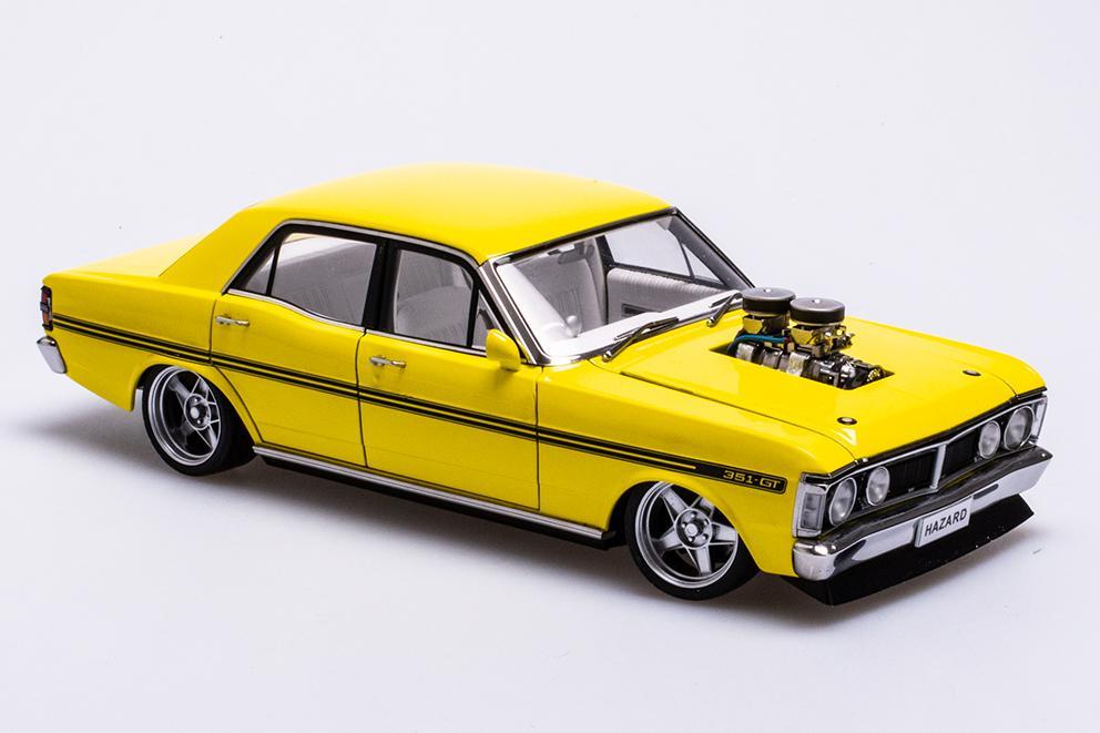 1:18 Ford XY Falcon Street Machine - Hazard - Neon Yellow - AUTOart - 72792