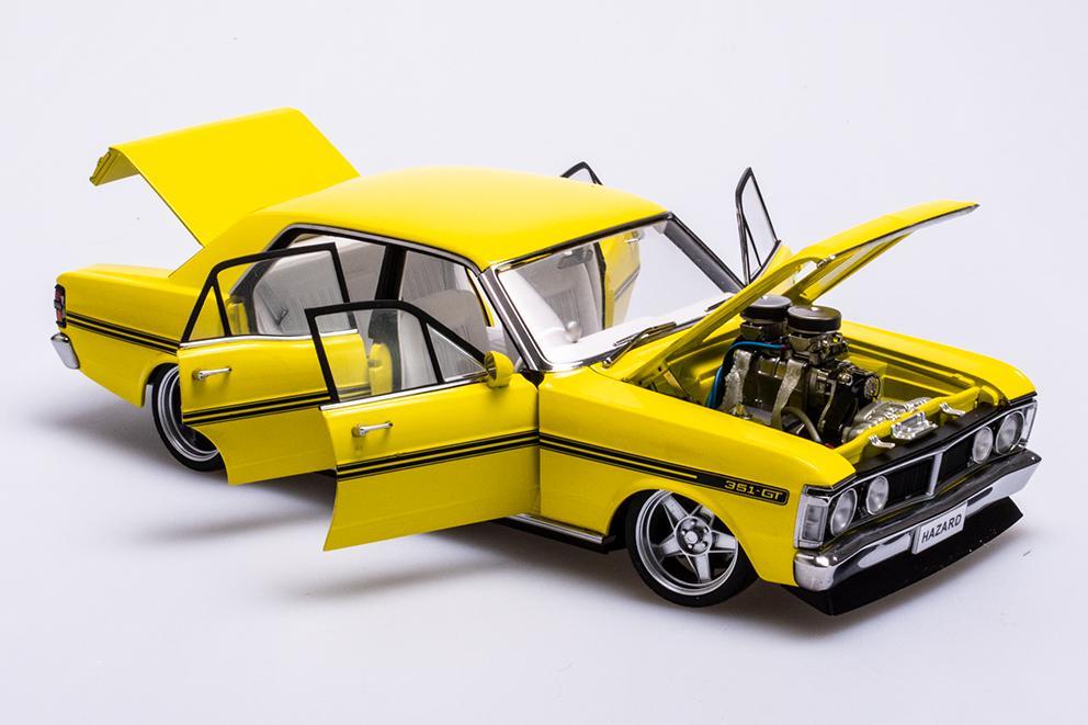 1:18 Ford XY Falcon Street Machine - Hazard - Neon Yellow - AUTOart - 72792