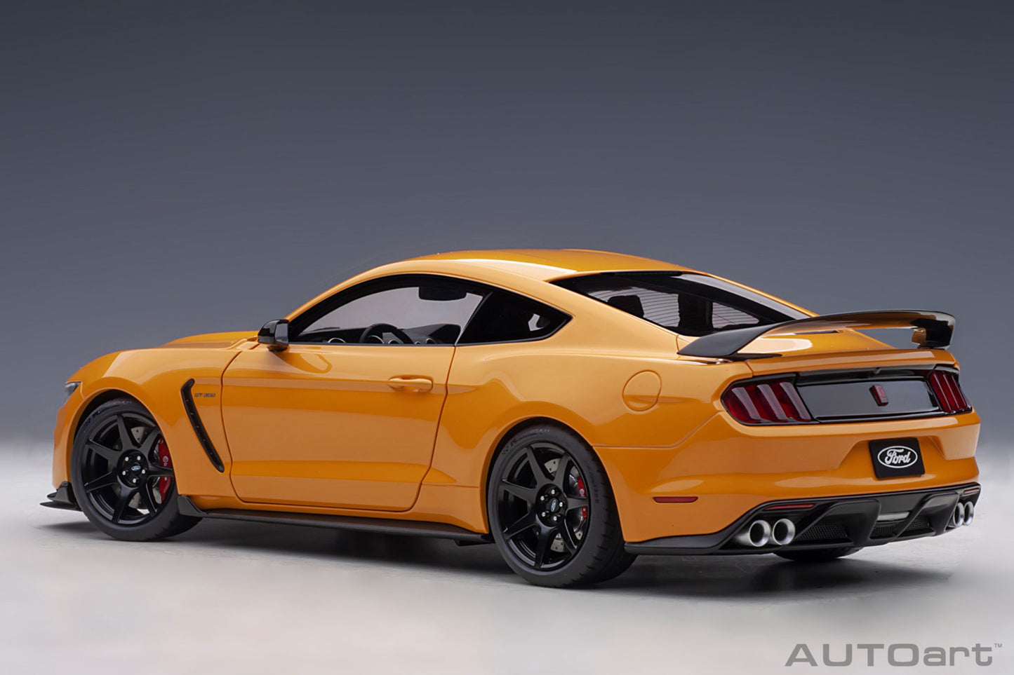 1:18 Ford Shelby GT-350R - Orange Fury - AUTOart - 72929
