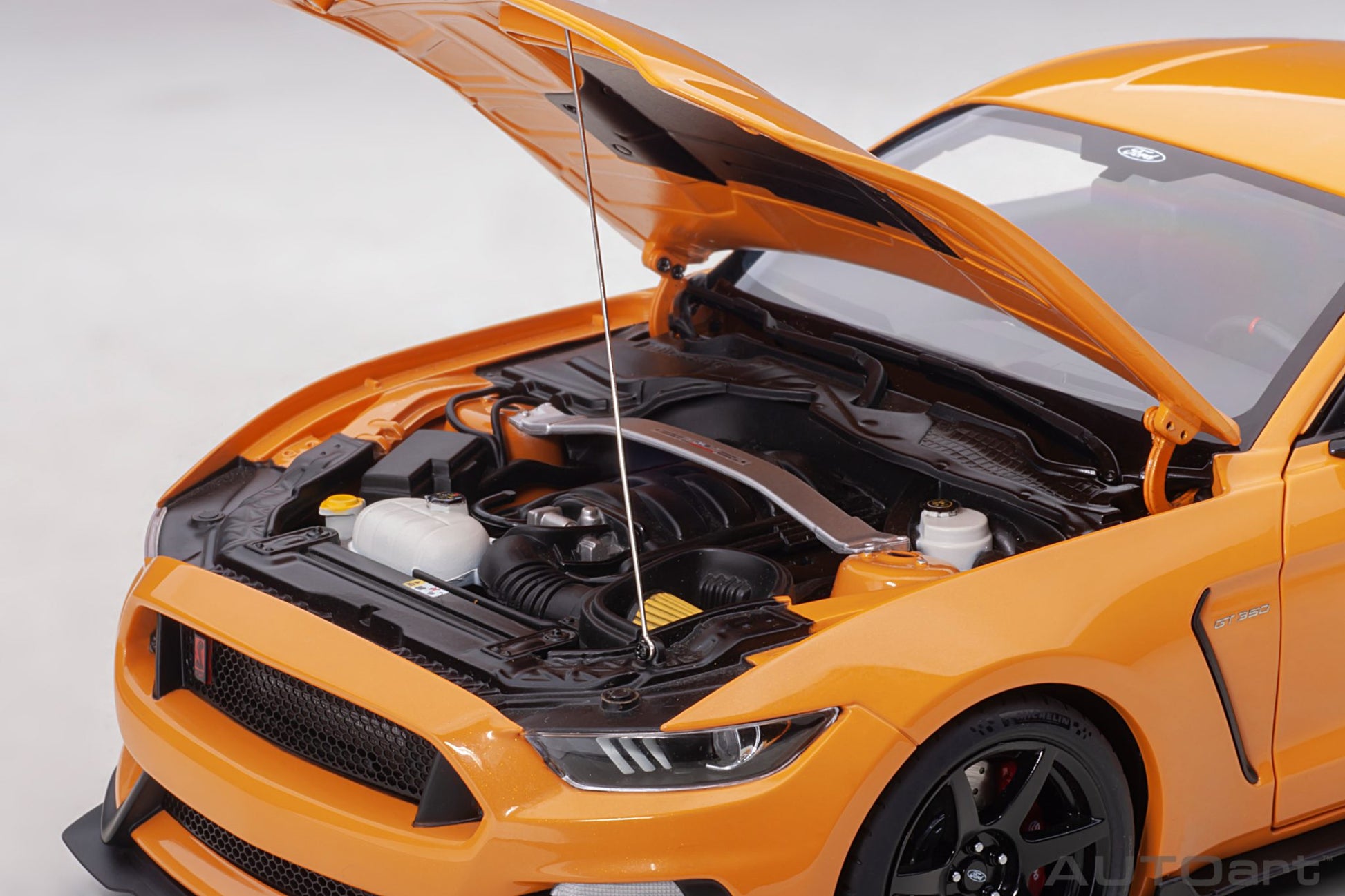 1:18 Ford Shelby GT-350R - Orange Fury - AUTOart - 72929