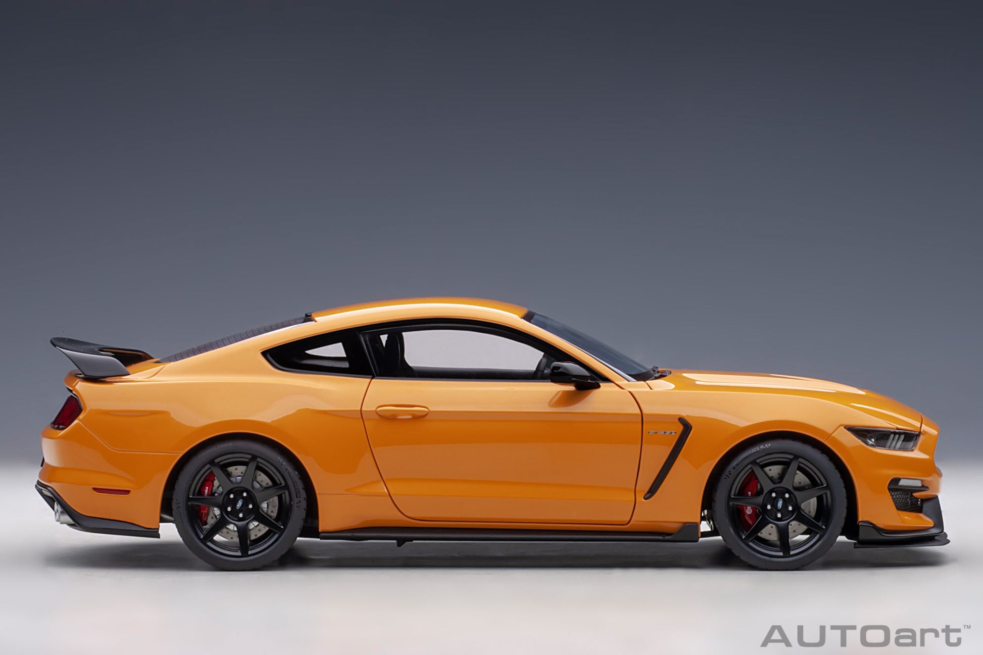1:18 Ford Shelby GT-350R - Orange Fury - AUTOart - 72929