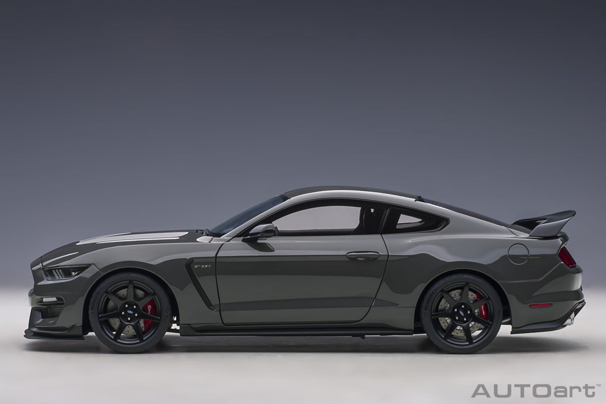 1:18 Ford Shelby GT-350R - Lead Foot Grey w/Black Stripes - AUTOart - 72930
