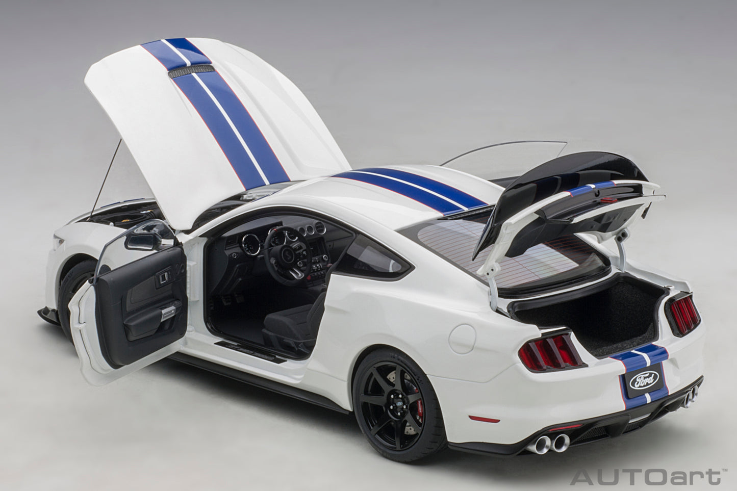 1:18 Ford Shelby GT-350R - Oxford White w/Lightning Blue Stripes - AUTOart - 72931