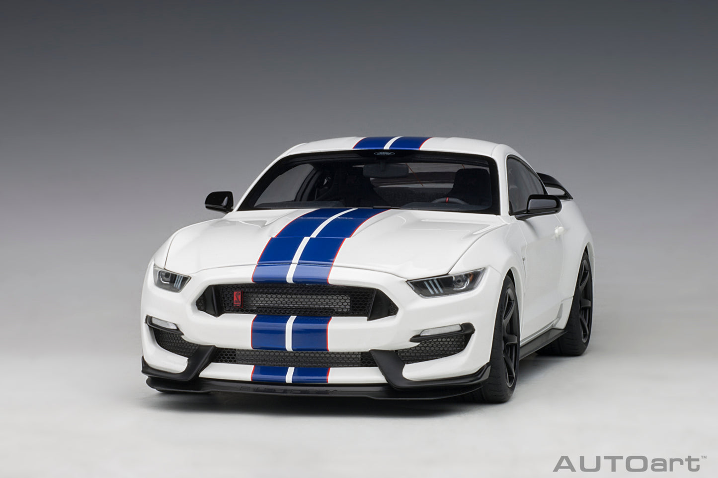 1:18 Ford Shelby GT-350R - Oxford White w/Lightning Blue Stripes - AUTOart - 72931