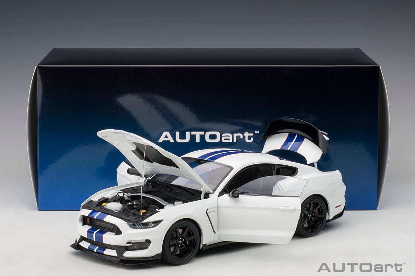1:18 Ford Shelby GT-350R - Oxford White w/Lightning Blue Stripes - AUTOart - 72931