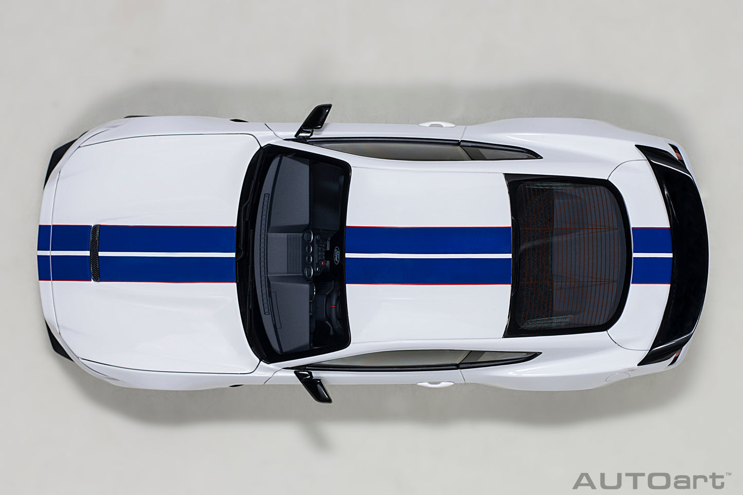1:18 Ford Shelby GT-350R - Oxford White w/Lightning Blue Stripes - AUTOart - 72931