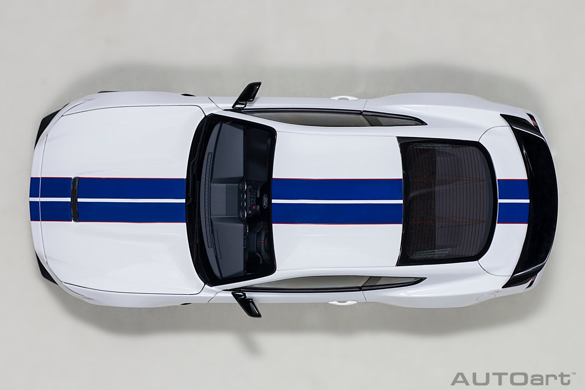1:18 Ford Shelby GT-350R - Oxford White w/Lightning Blue Stripes - AUTOart - 72931