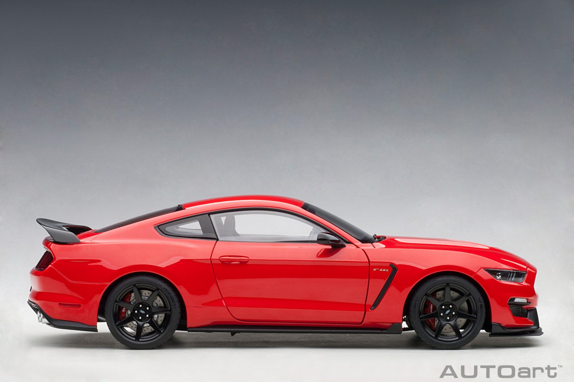 1:18 Ford Shelby GT-350R - Race Red - AUTOart - 72935