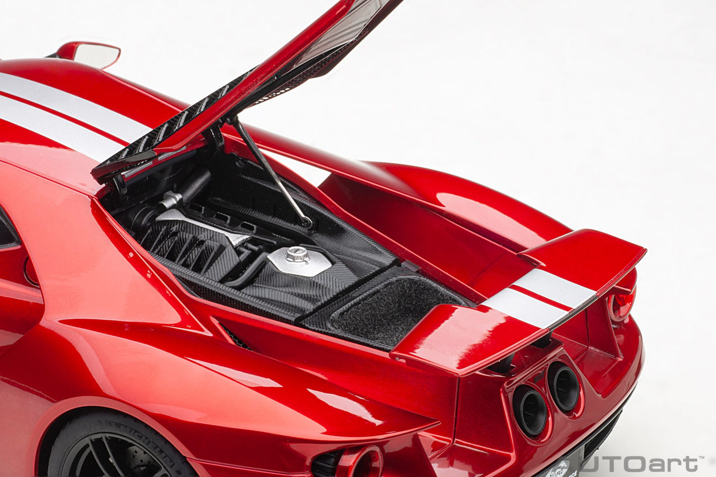 1:18 Ford GT - 2017 - Liquid Red /Silver Stripes - AUTOart - 72943