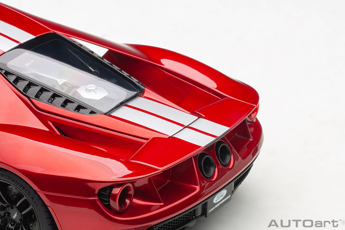 1:18 Ford GT - 2017 - Liquid Red /Silver Stripes - AUTOart - 72943