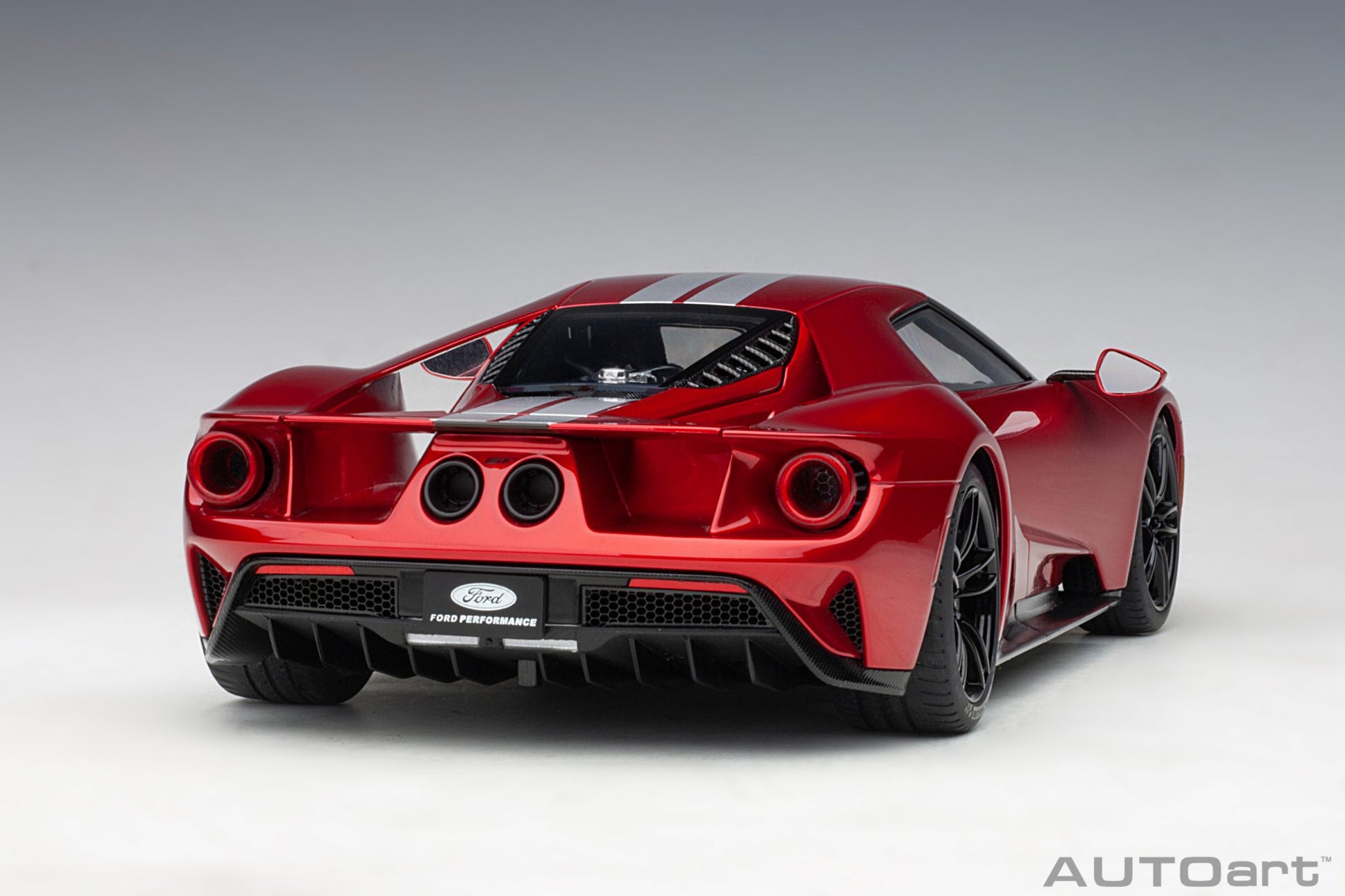 1:18 Ford GT - 2017 - Liquid Red /Silver Stripes - AUTOart - 72943