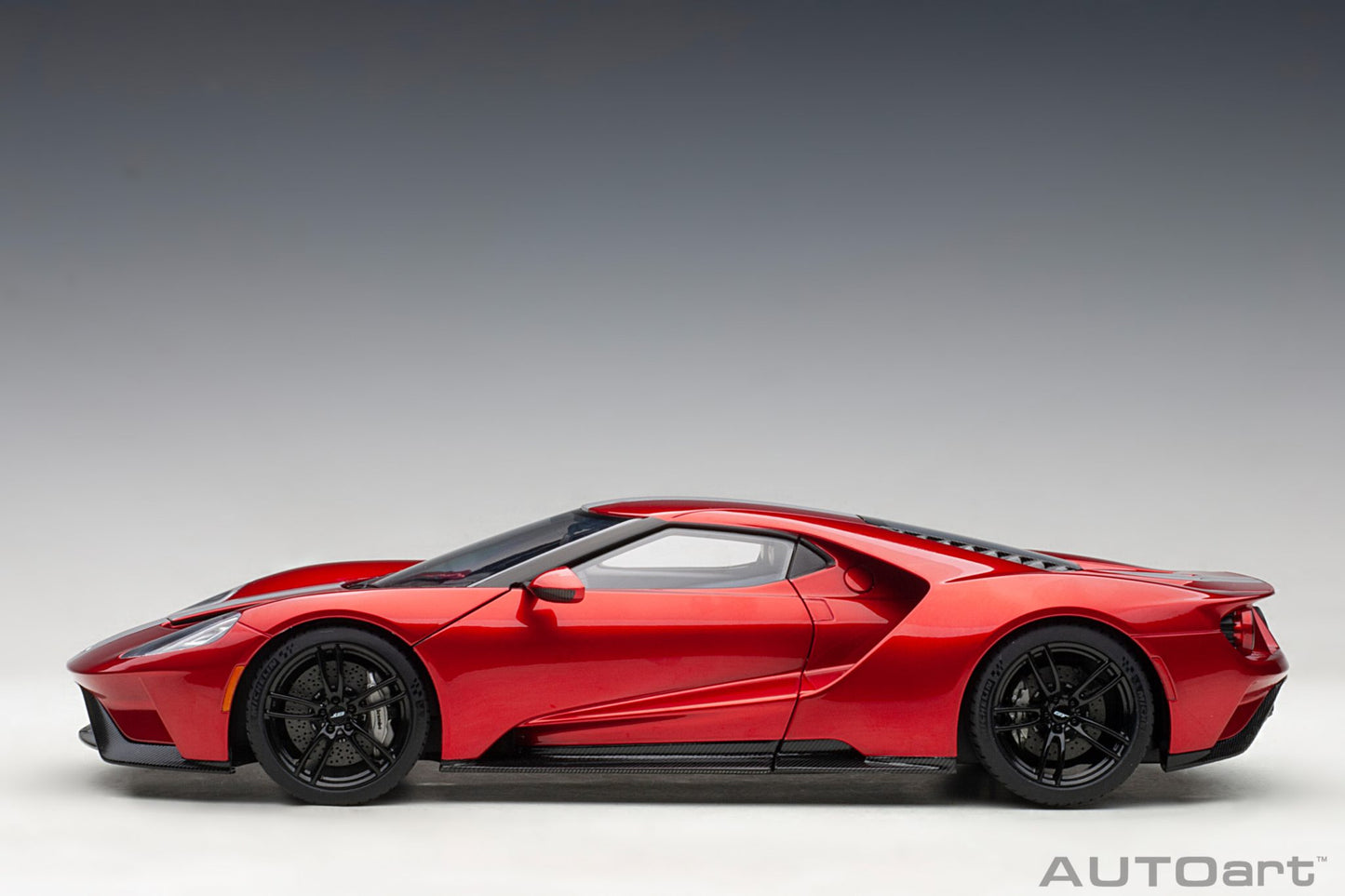 1:18 Ford GT - 2017 - Liquid Red /Silver Stripes - AUTOart - 72943