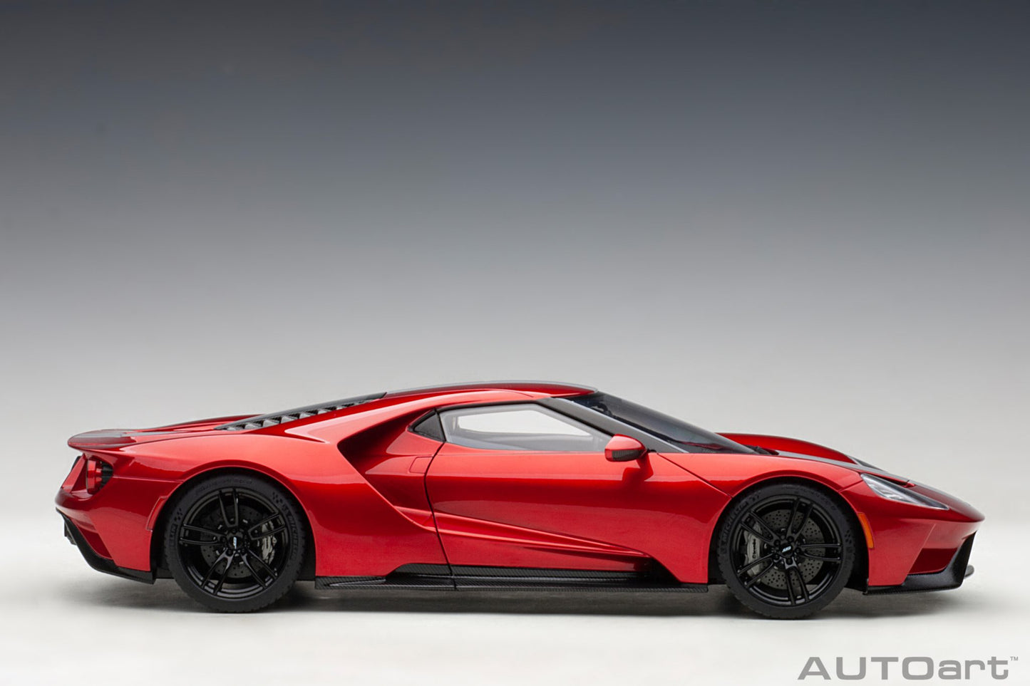 1:18 Ford GT - 2017 - Liquid Red /Silver Stripes - AUTOart - 72943