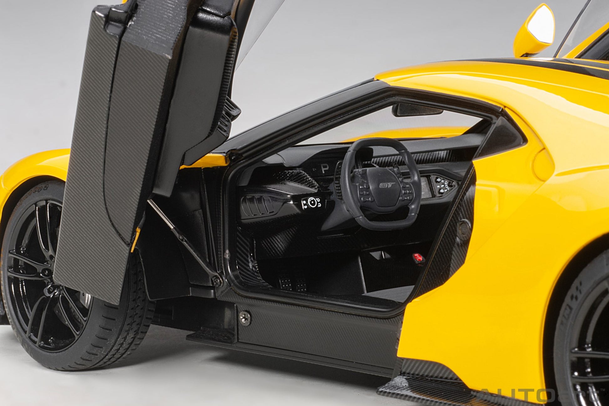 1:18 Ford GT - 2017 - Triple Yellow /Black Stripes - AUTOart - 72944