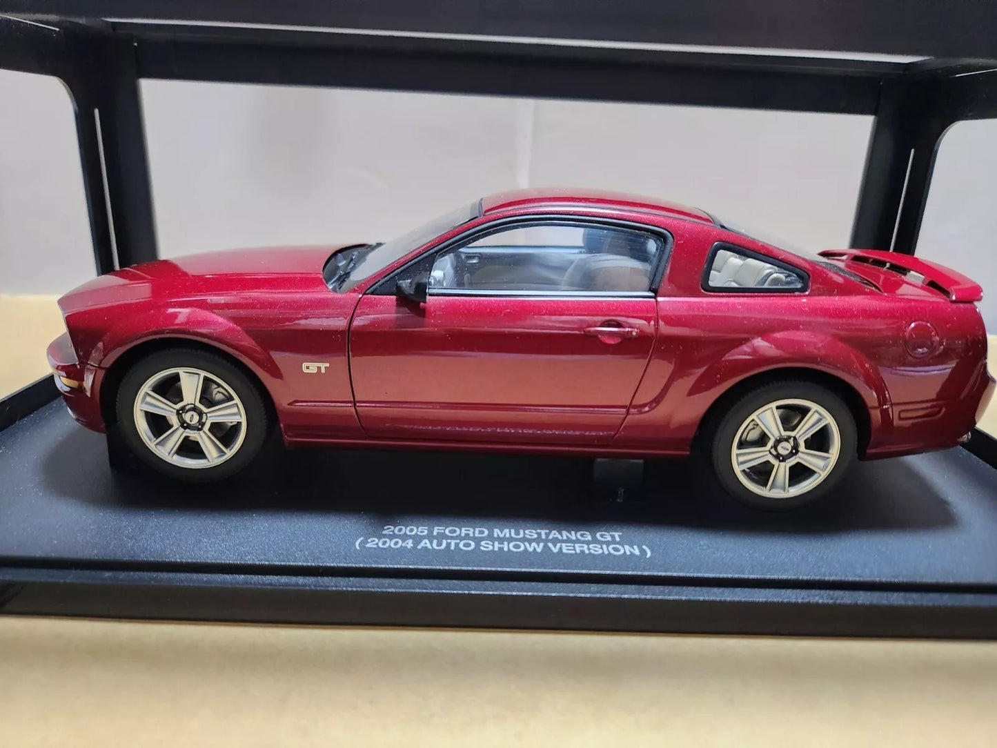 1:18 Ford Mustang GT (2004 Auto Show Version) - 2005 - Red Fire - AUTOart - 73012