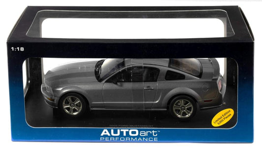 1:18 Ford Mustang GT (2004 Auto Show Version) - 2005 - Tungsten Silver w/ Grey Stripe - AUTOart - 73013