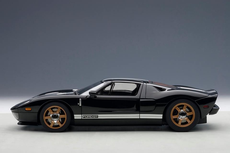 1:18 Ford GT - 2004 - Black/White Stripes - AUTOart - 73023