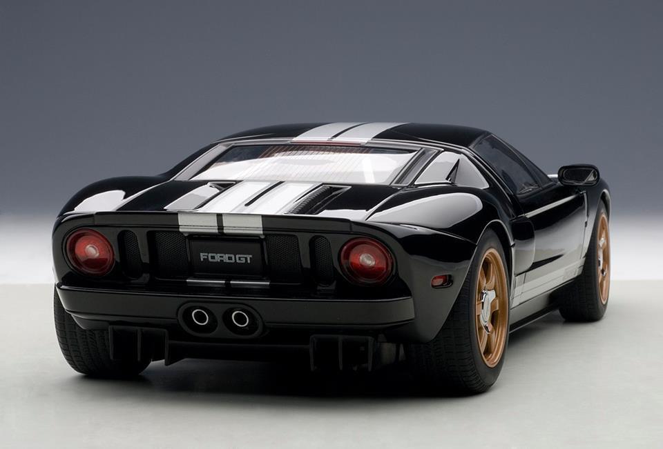 1:18 Ford GT - 2004 - Black/White Stripes - AUTOart - 73023