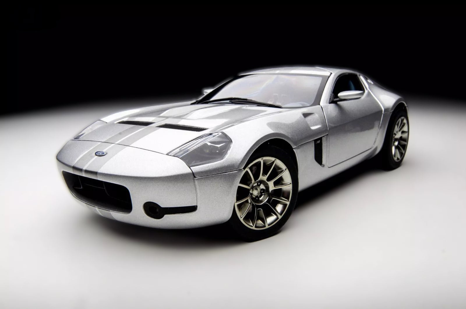 1:18 Ford Shelby GR-1 Concept - Silver Metallic/Tungsten Grey Metallic Stripes - AUTOart - 73072