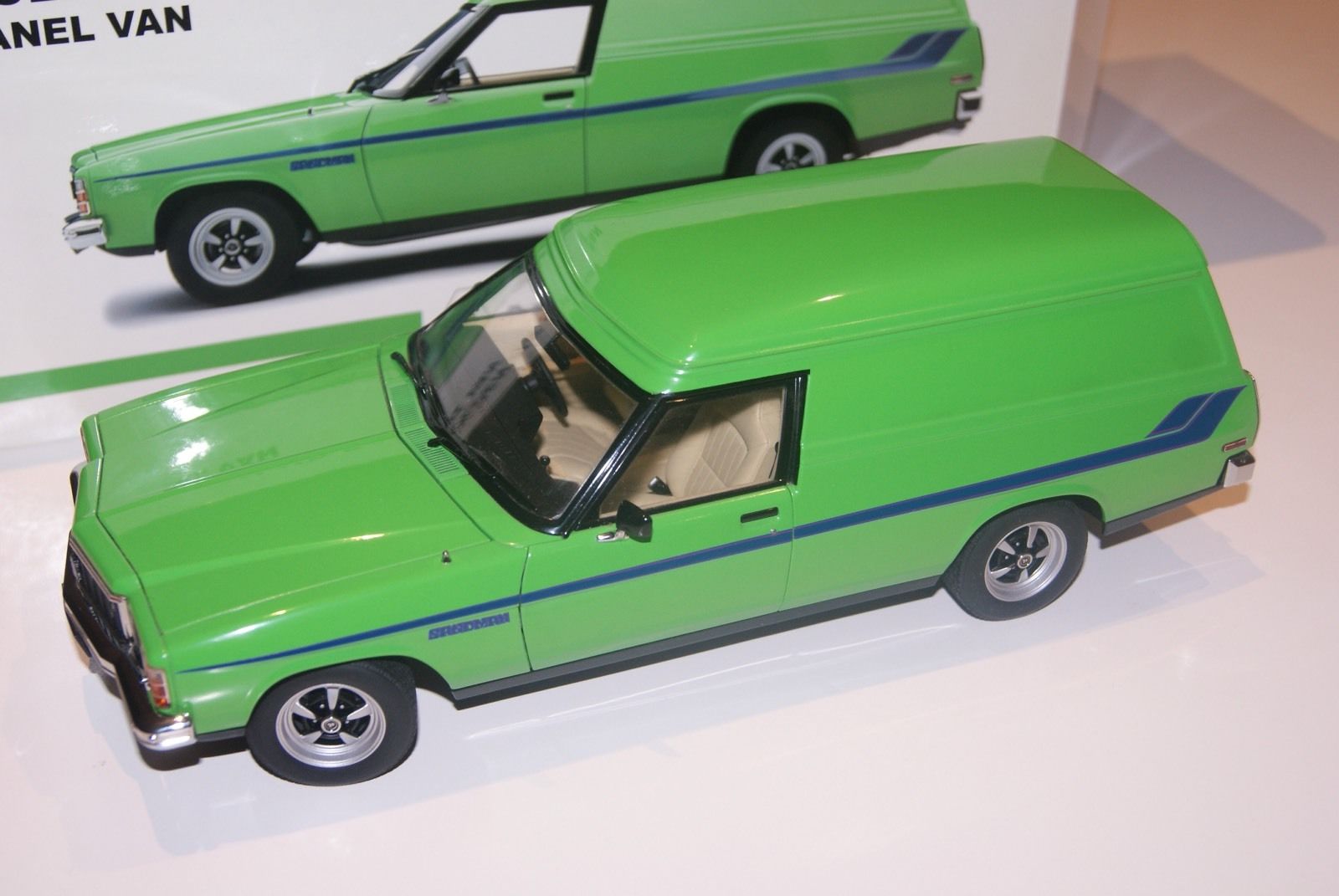 1:18 Holden HX Sandman Panel Van - 1976 - Mint Julip – Echuca