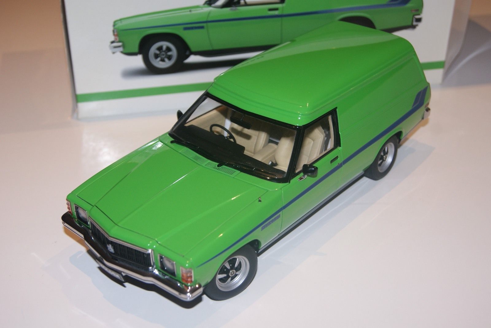 1:18 Holden HX Sandman Panel Van - 1976 - Mint Julip – Echuca