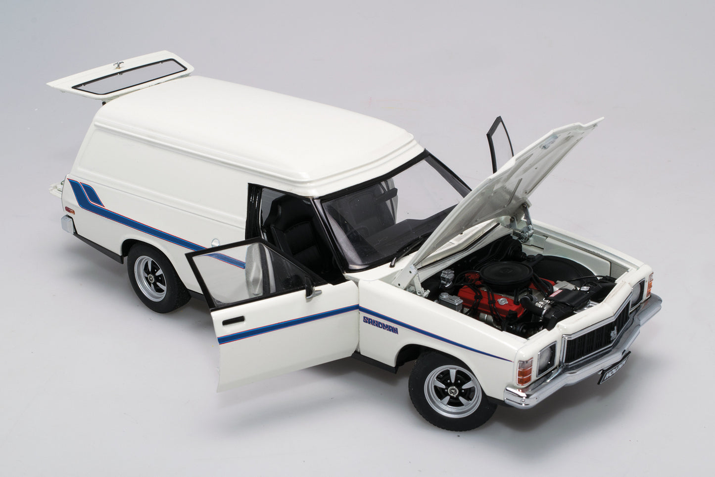 1:18 Holden HX Sandman Panel Van - Cotillion White - AUTOart - 73338