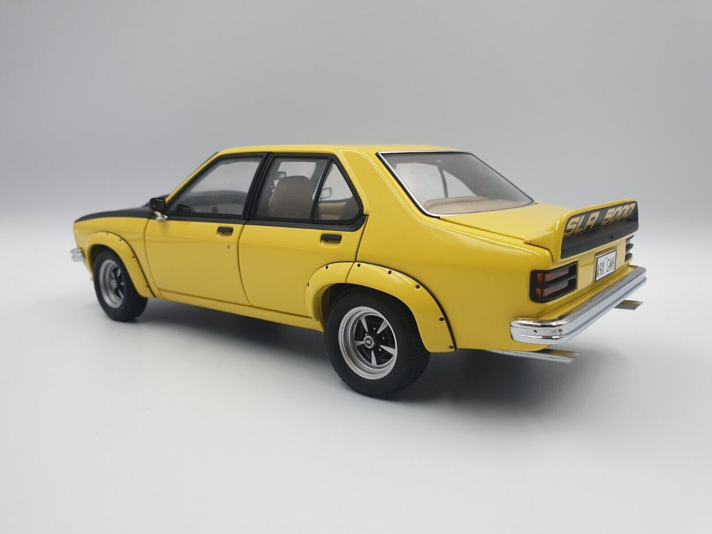 1:18 Holden LX Torana SLR 5000 A9X - Jasmine Yellow - AUTOart - 73462