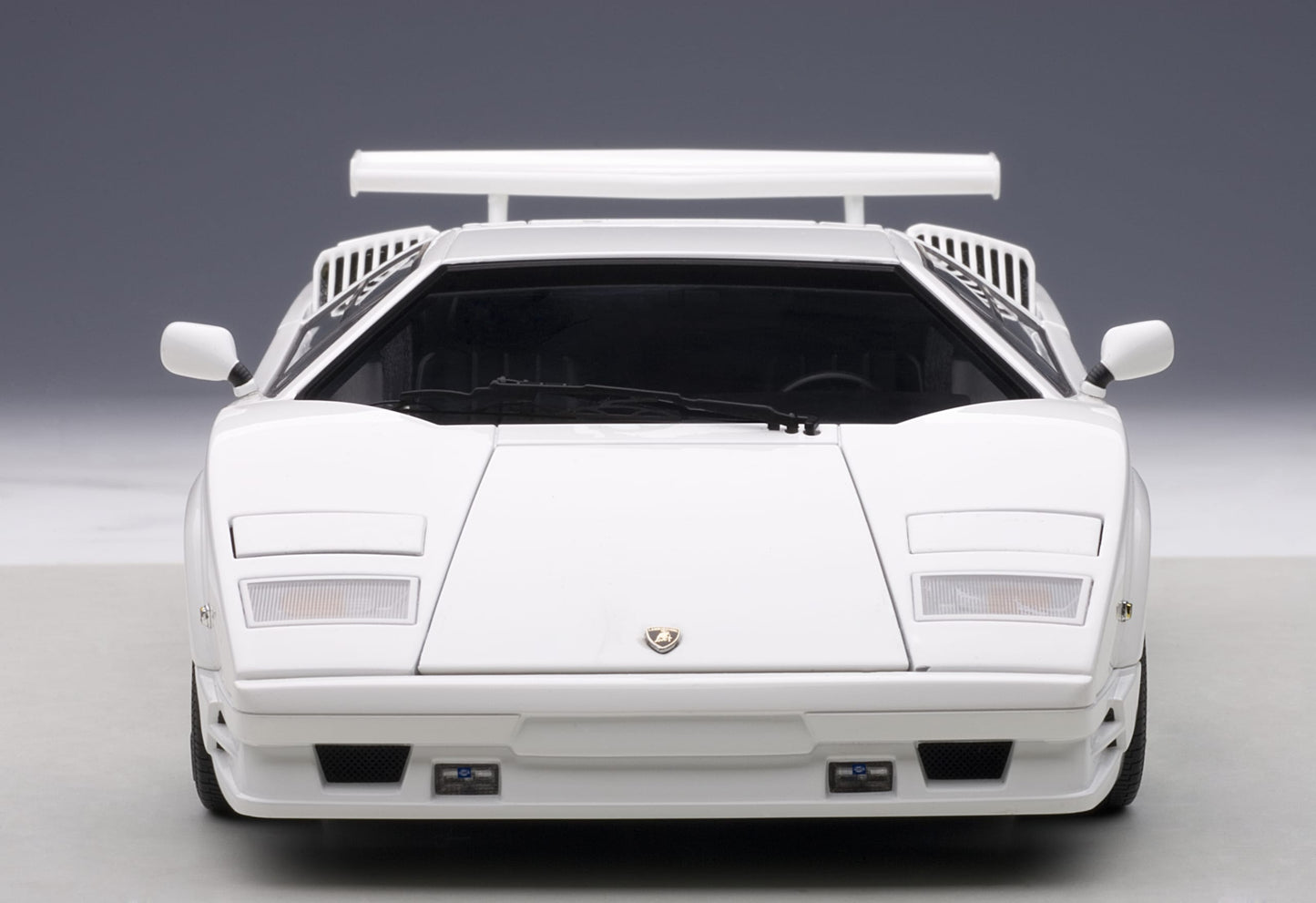 1:18 Lamborghini Countach 25th Anniversary - White - AUTOart - 74537