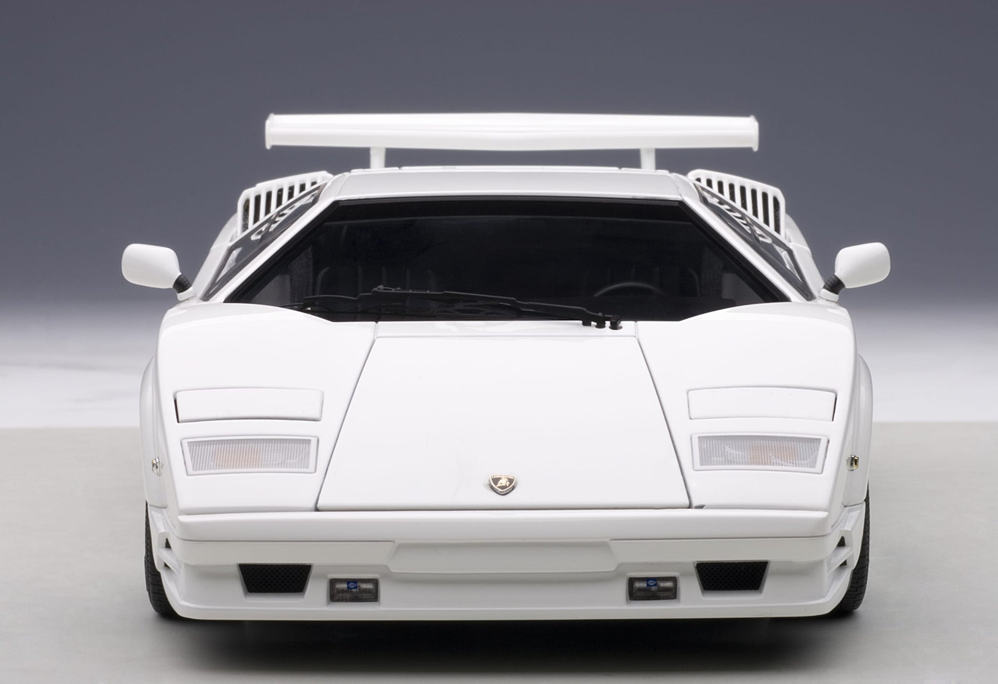 1:18 Lamborghini Countach 25th Anniversary - White - AUTOart - 74537