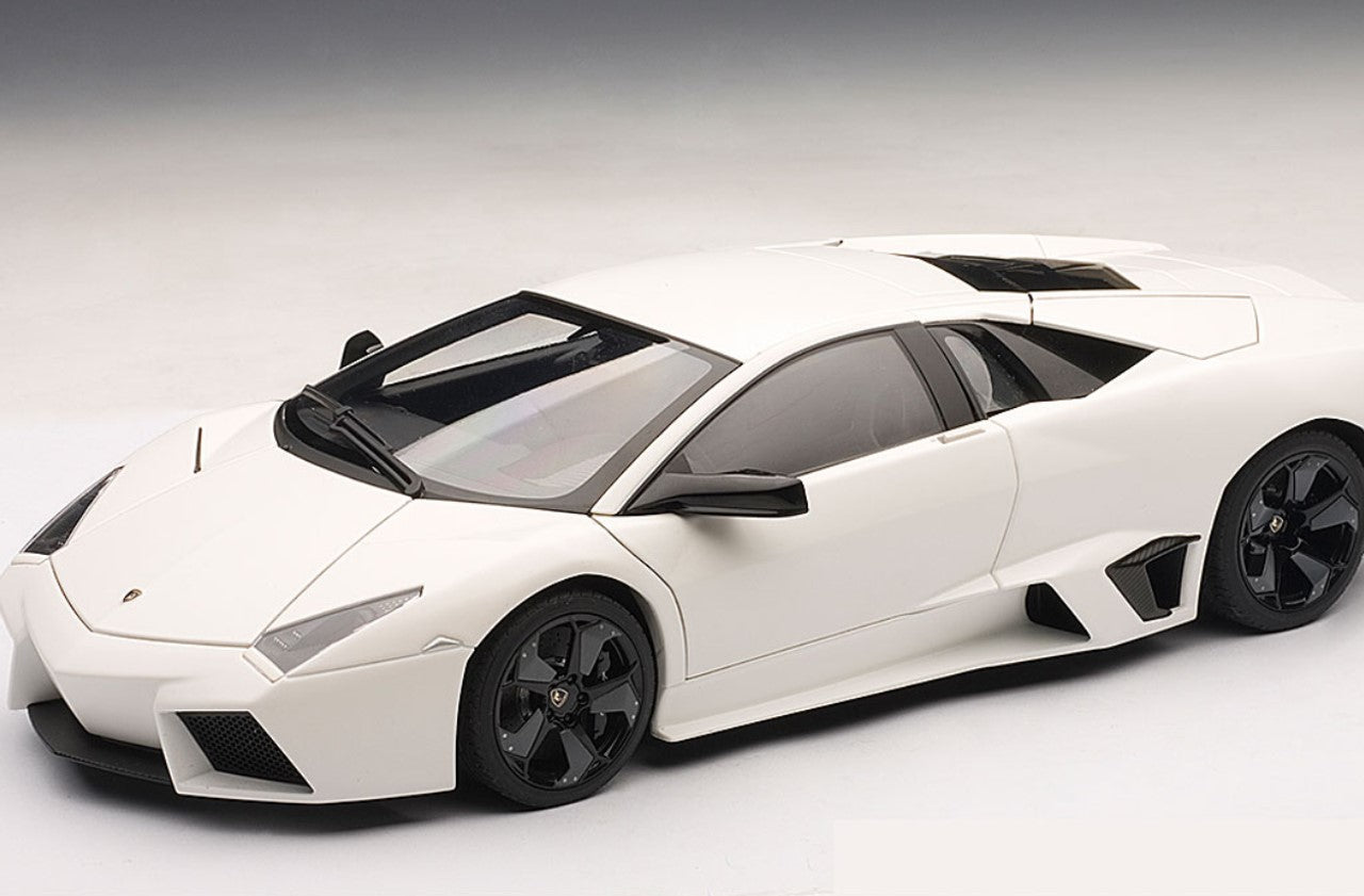 1:18 Lamborghini Reventon - Matt White - AUTOart - 74594
