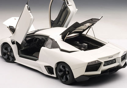 1:18 Lamborghini Reventon - Matt White - AUTOart - 74594