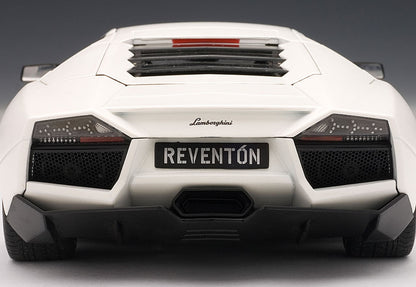 1:18 Lamborghini Reventon - Matt White - AUTOart - 74594