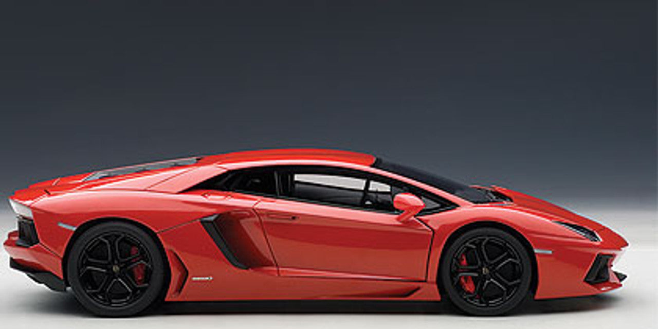 1:18 Lamborghini Aventador LP 700-4 - Rosso Andromeda/Red - AUTOart - 74669