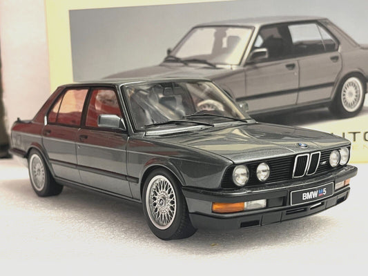 1:18 BMW M5 Shadow Line - 1987 - Dolphin Gray Metallic - AUTOart - 75151