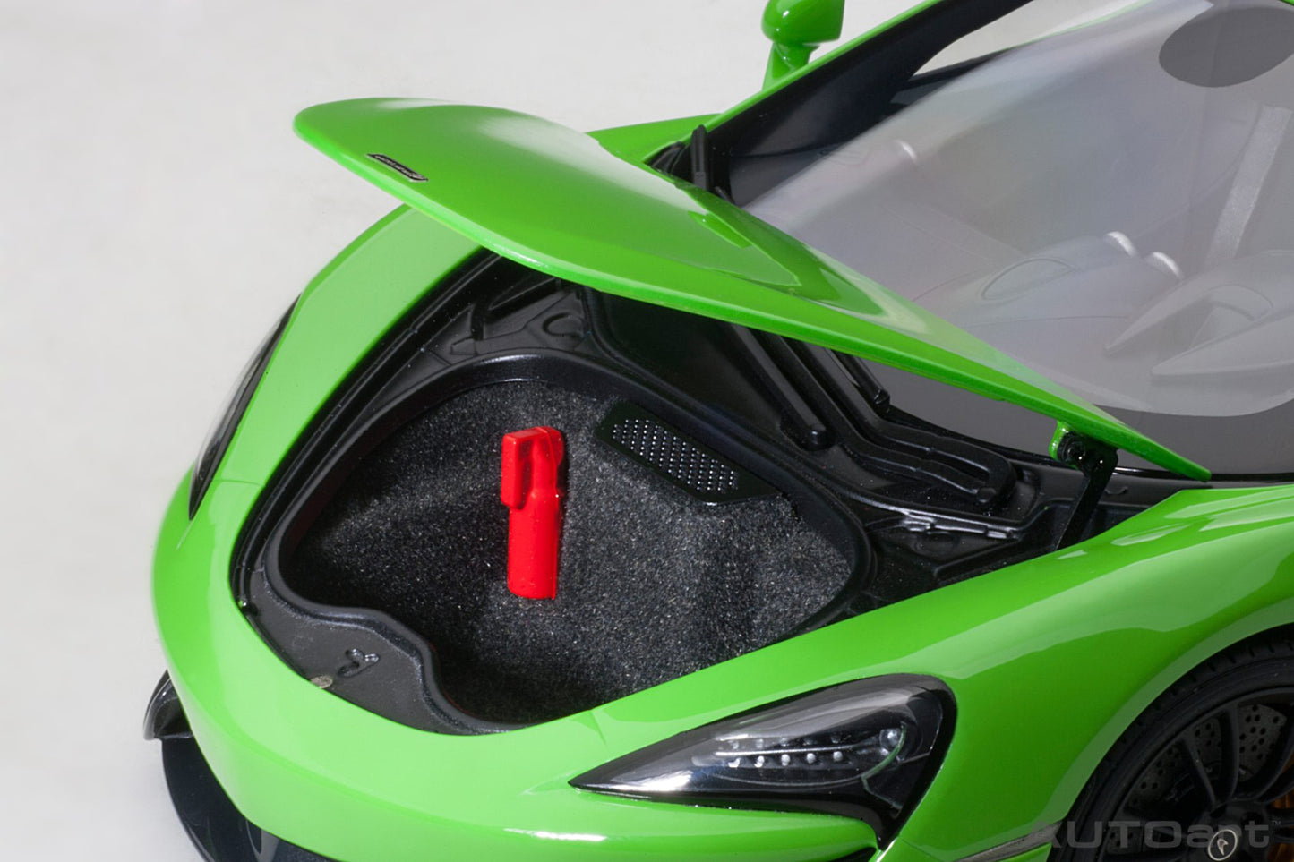 1:18 McLaren 570S - Mantis Green /Black Wheels - AUTOart - 76042