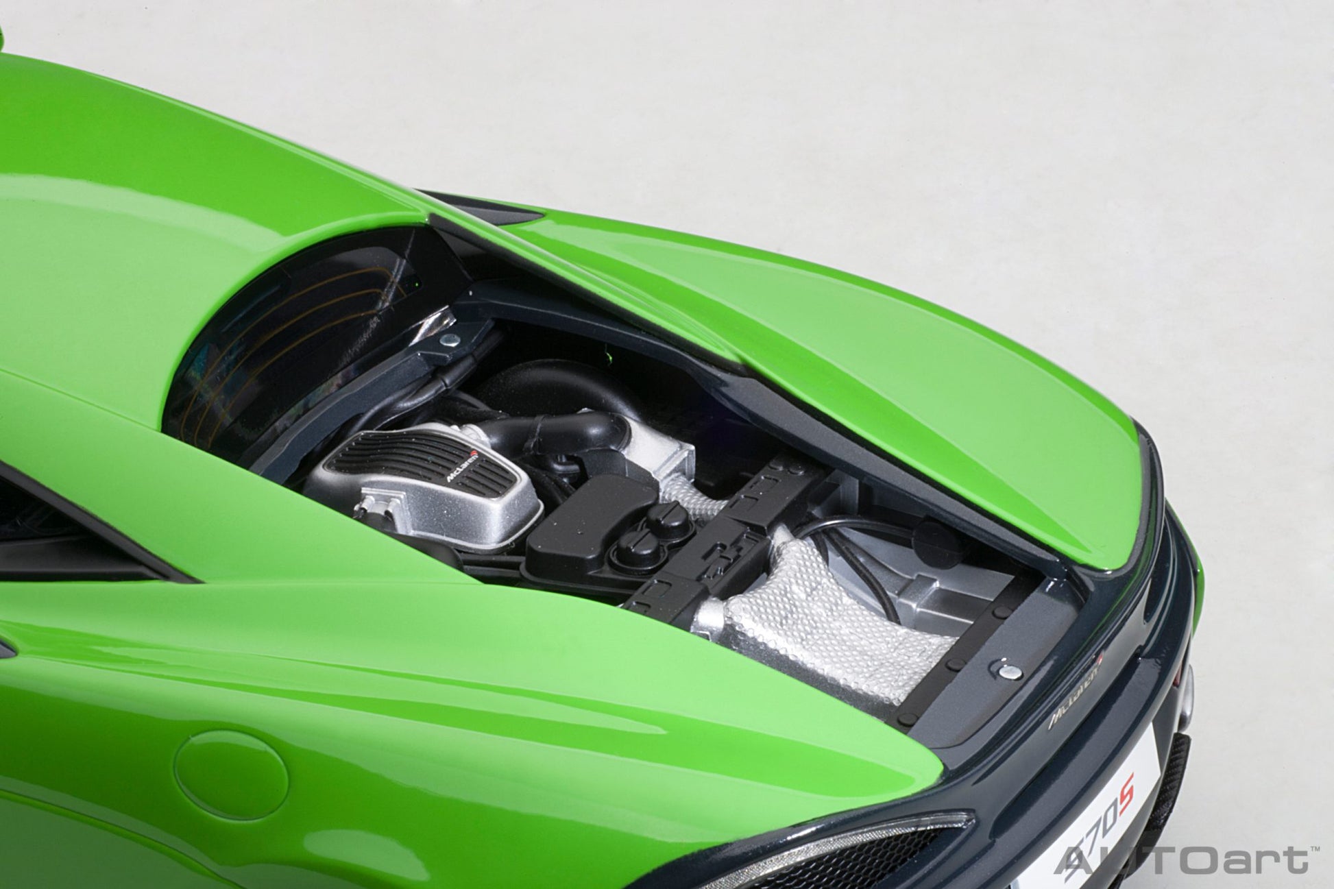 1:18 McLaren 570S - Mantis Green /Black Wheels - AUTOart - 76042