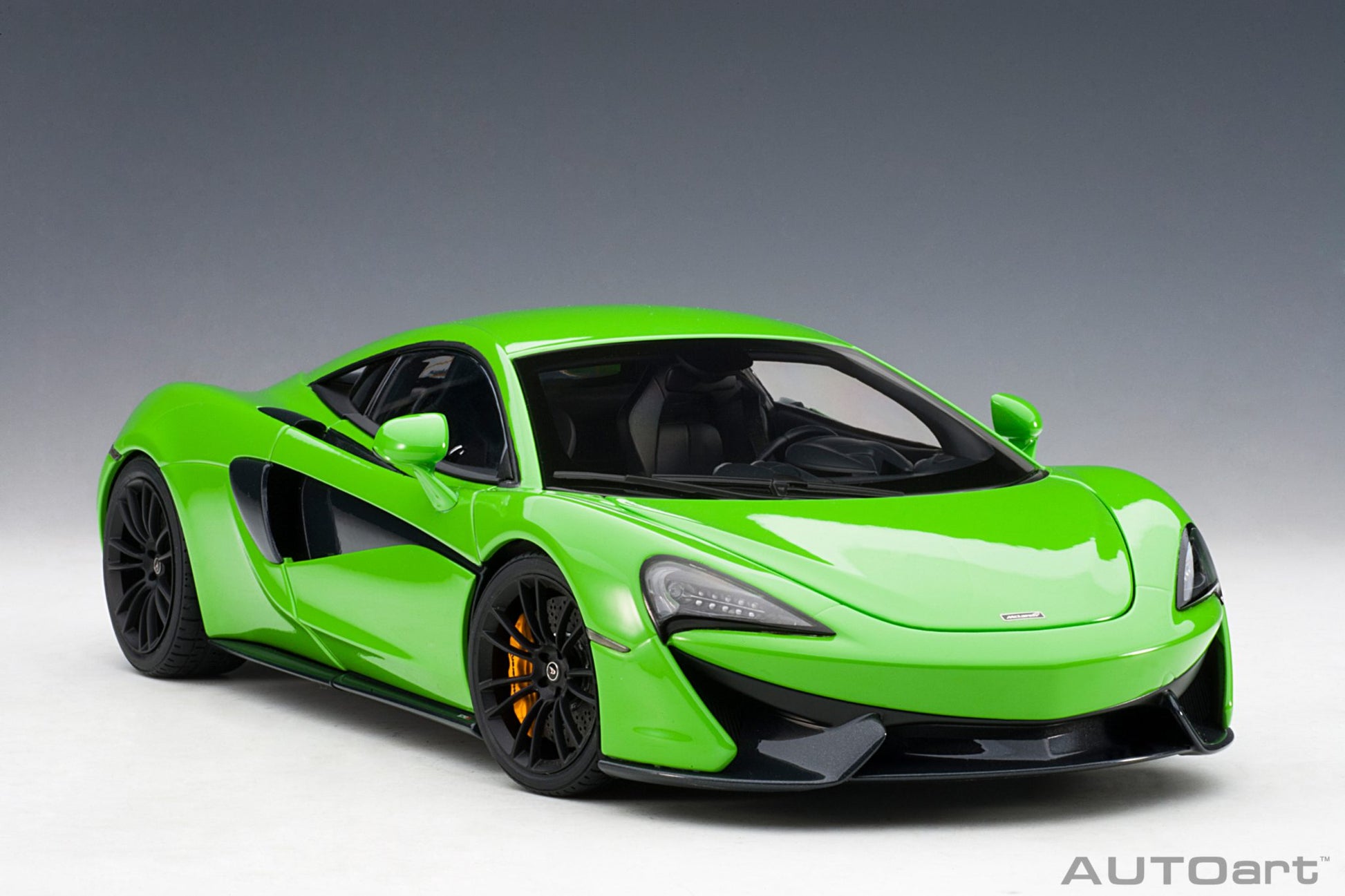 1:18 McLaren 570S - Mantis Green /Black Wheels - AUTOart - 76042