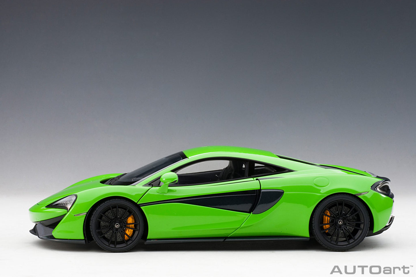 1:18 McLaren 570S - Mantis Green /Black Wheels - AUTOart - 76042
