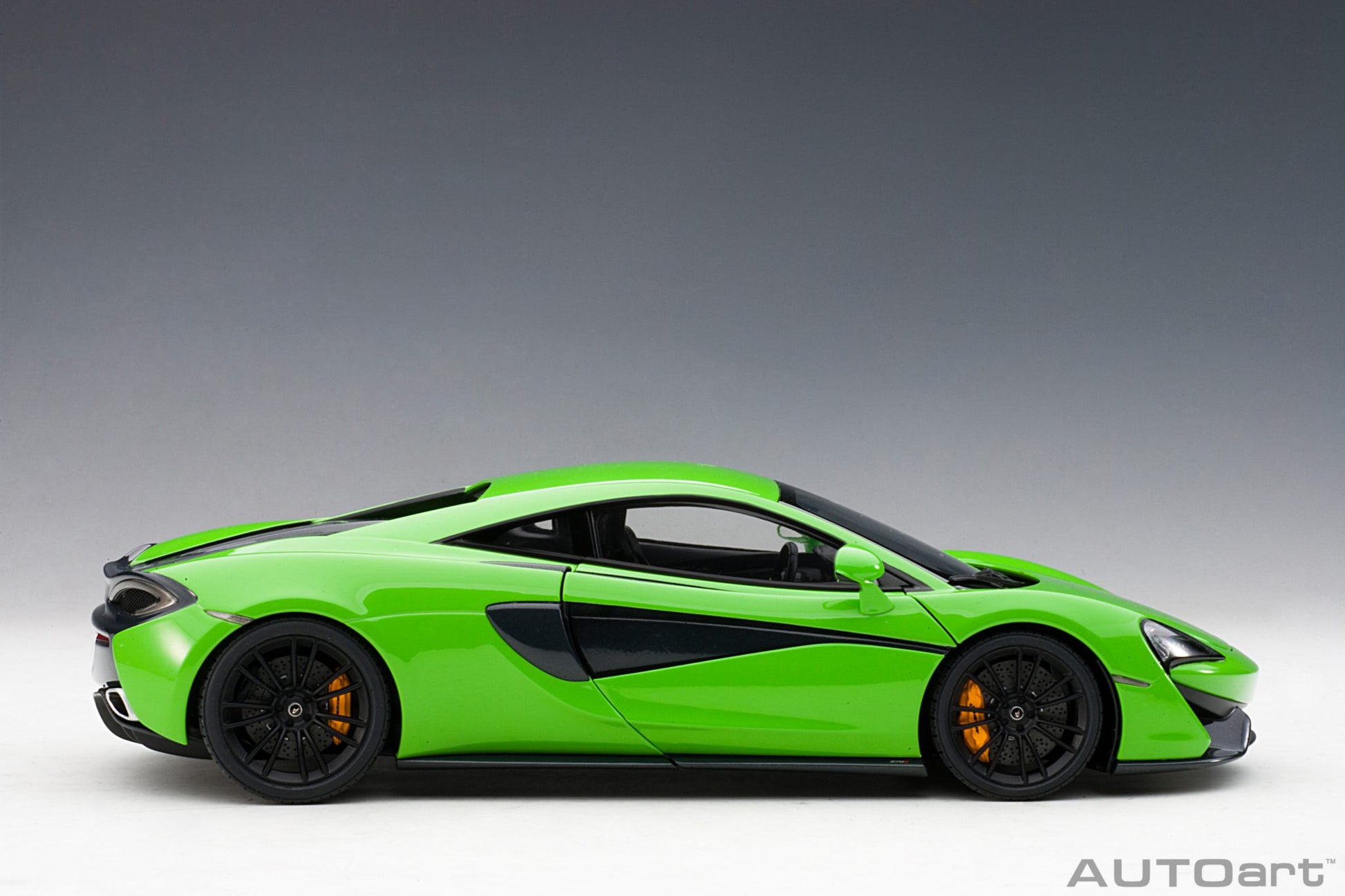 1:18 McLaren 570S - Mantis Green /Black Wheels - AUTOart - 76042