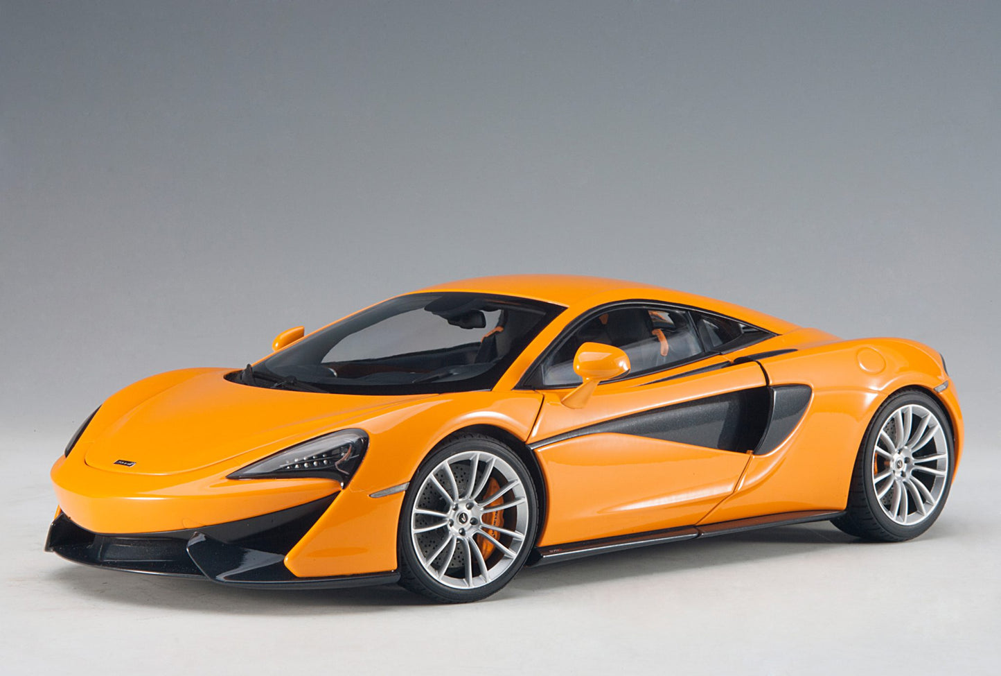 1:18 McLaren 570S - McLaren Orange /Silver Wheels - AUTOart - 76044