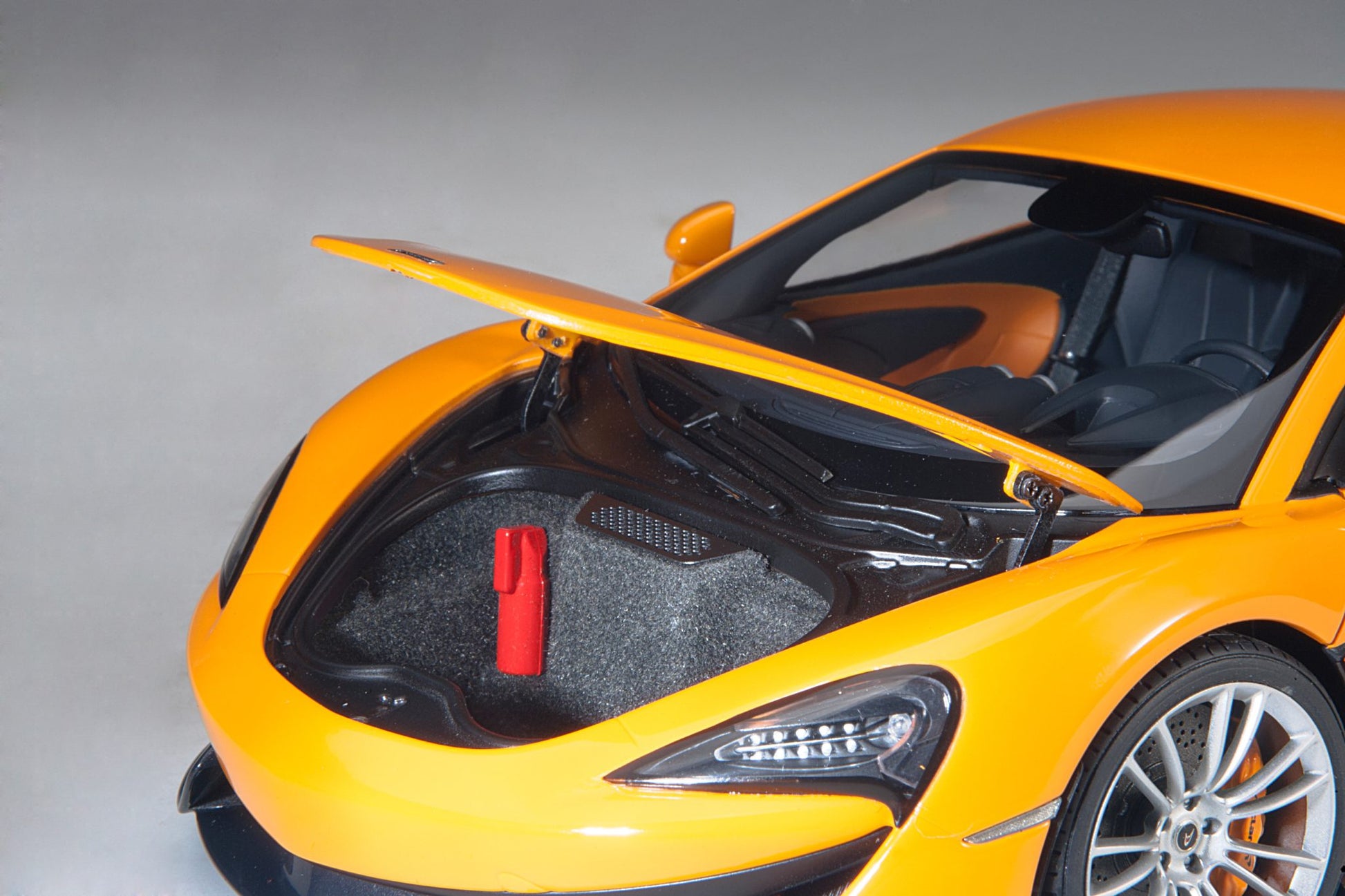 1:18 McLaren 570S - McLaren Orange /Silver Wheels - AUTOart - 76044